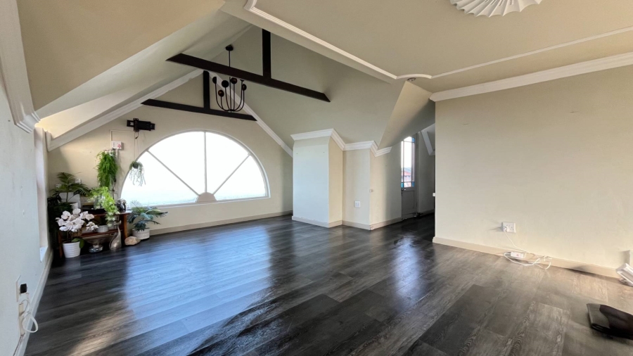 6 Bedroom Property for Sale in Herolds Bay Western Cape